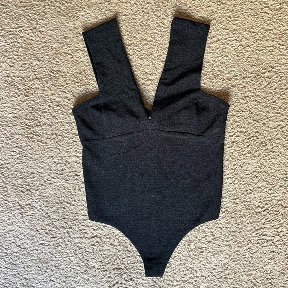 Express | Black Deep V-Neck Bodysuit with Back Bow - Picture 4 of 9